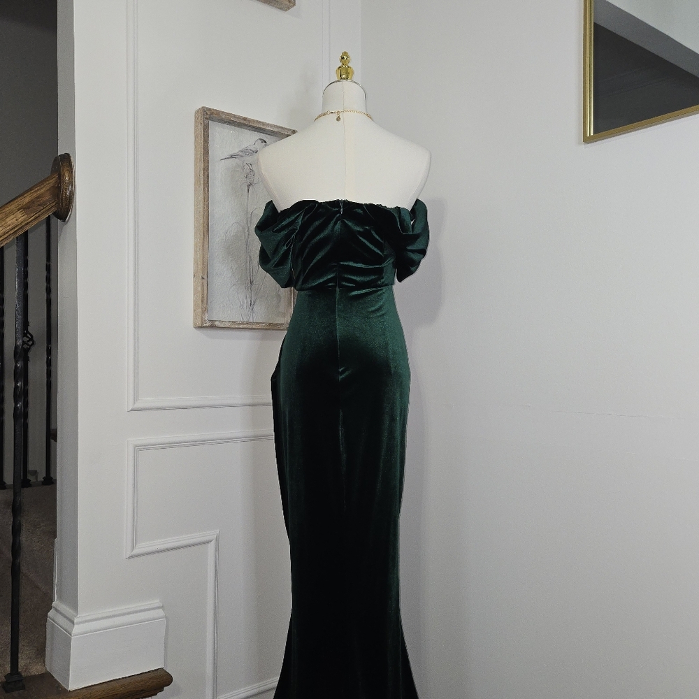 Luxurious Strapless Dark Green Velvet Gown - Picture 10 of 11
